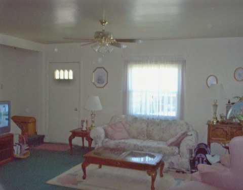 524 Maple Street Springdale, PA 15144 - Photo 3 of 6 Living Room.