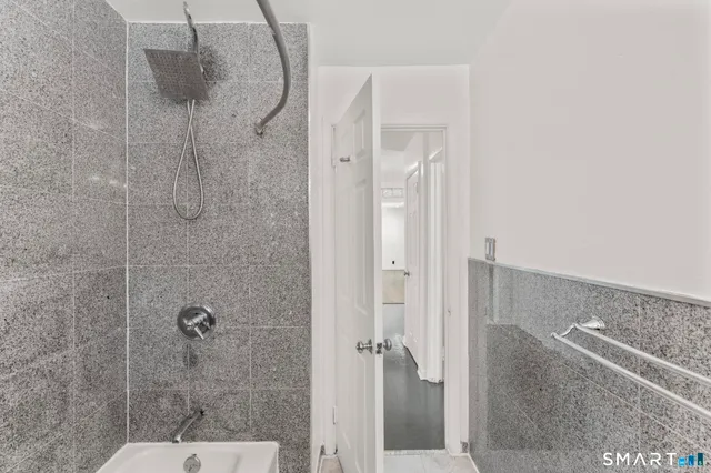 $4,000 | 5 Arden Road, Trumbull, CT 06611