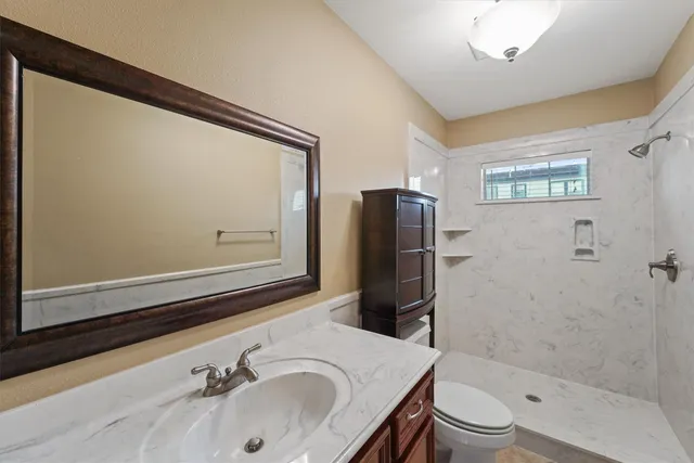 $2,000 | 1615 Airline Drive, Houston, TX 77009