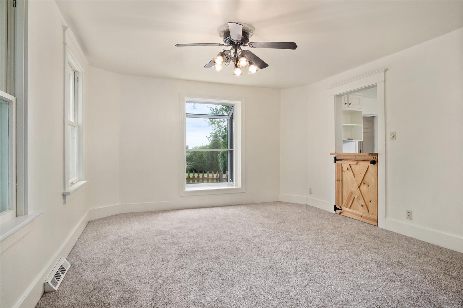 5N552 Hanson Road St. Charles, IL 60175 - Photo 8 of 29 Gallery Image 8
