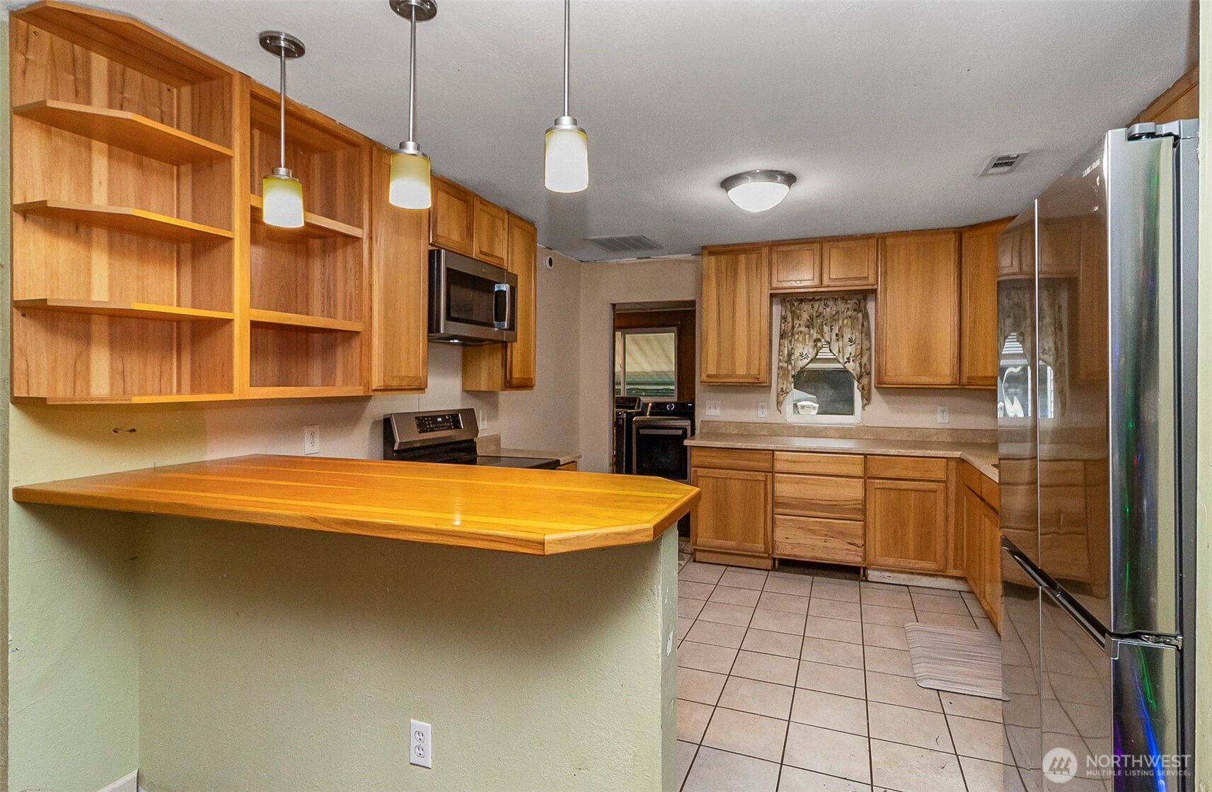 335 North Madison Street Monroe, WA 98272 - Photo 18 of 38 a kitchen with stainless steel appliances granite countertop a sink and cabinets