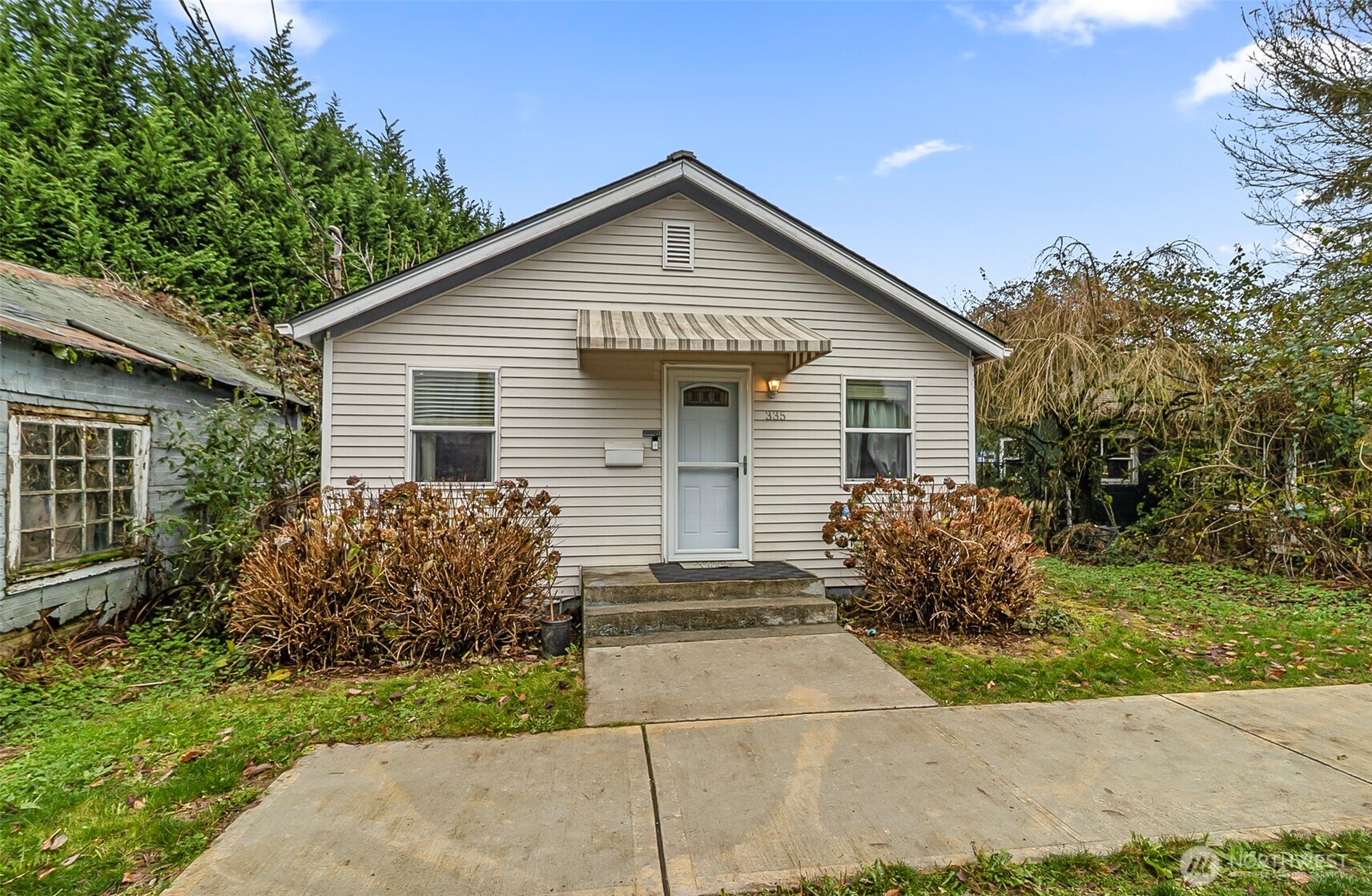 335 North Madison Street Monroe, WA 98272 - Photo 3 of 38 a front view of house with yard and green space