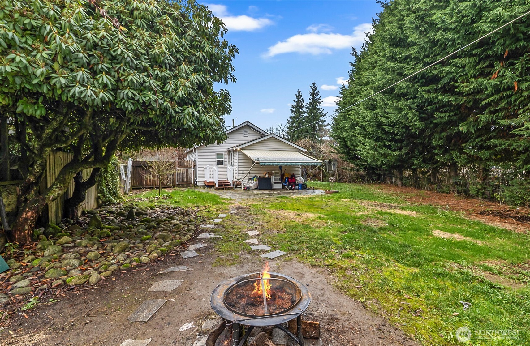 335 North Madison Street Monroe, WA 98272 - Photo 7 of 38 a backyard of a house with table and chairs