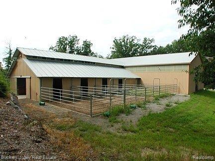 7576 Pinckney Road Pinckney, MI 48169 - Photo 12 of 14 50x36 Barn.jpg