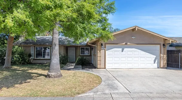 $379,000 | 1607 Ashlan Avenue, Clovis, CA 93611