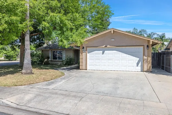 $379,000 | 1607 Ashlan Avenue, Clovis, CA 93611