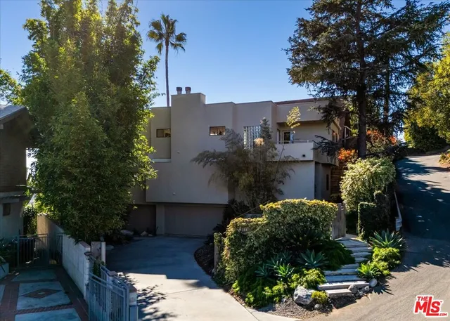 a view of a house with a tree