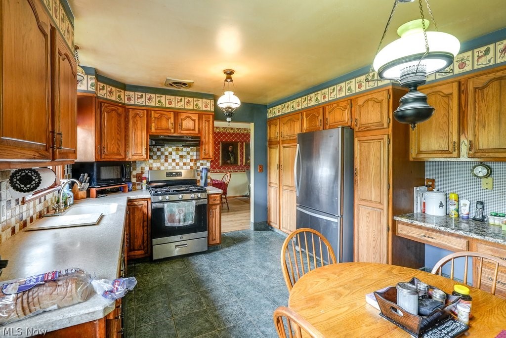 6587 Highland Road Cleveland, OH 44143 - Photo 13 of 43 Gallery Image 13