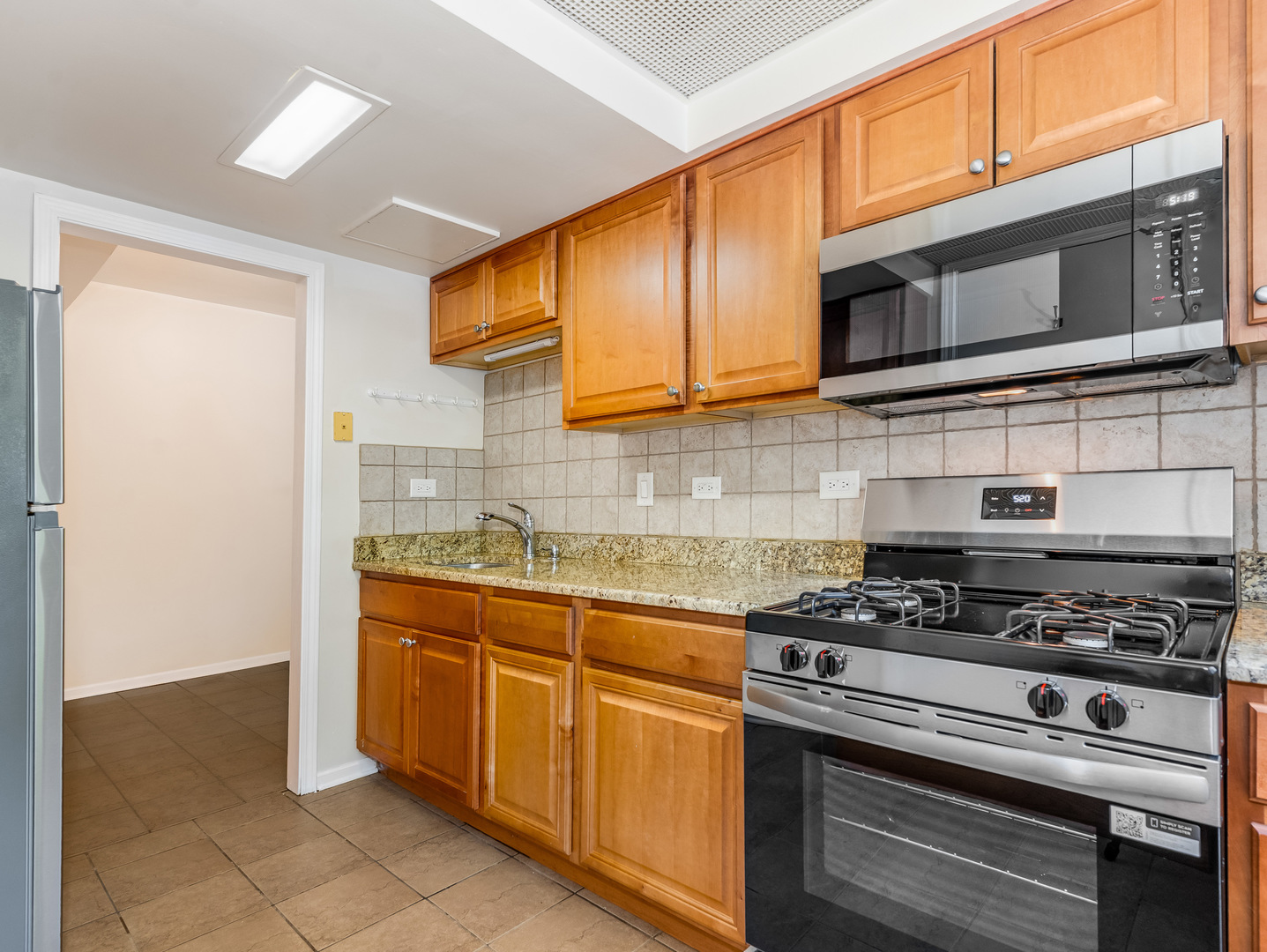 112 Lincoln Avenue, Unit G Riverside, IL 60546 - Photo 11 of 31 Gallery Image 11