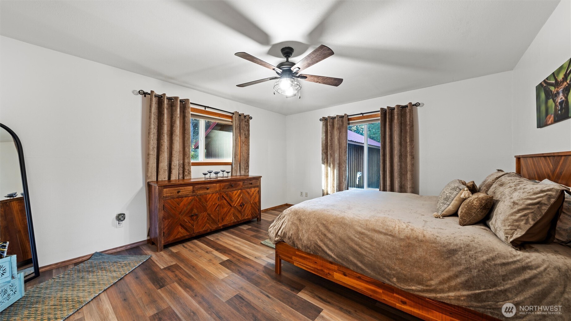 106 Wolf Ridge Lane Dayton, WA 99328 - Photo 18 of 40 a bedroom with a large bed and a window