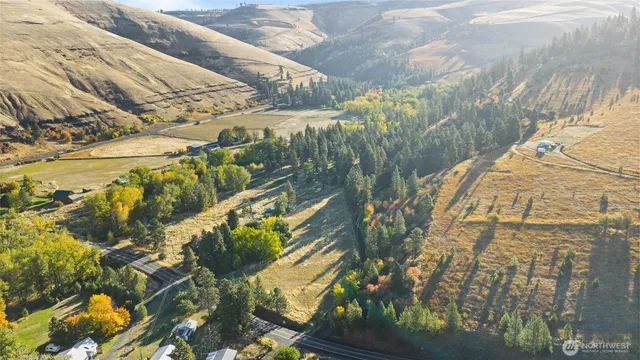 a view of an outdoor space
