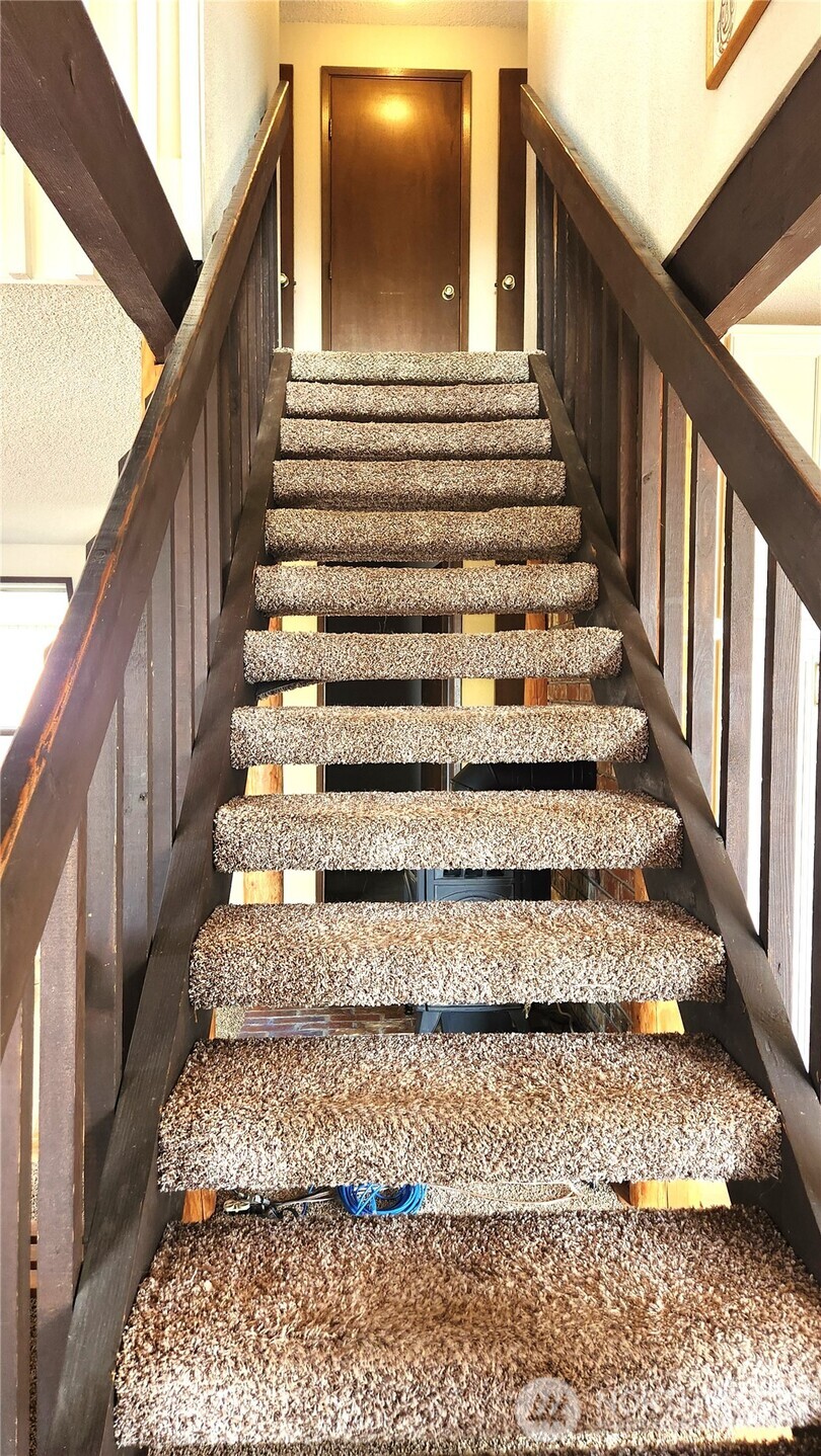 5556 Salish Road Blaine, WA 98230 - Photo 9 of 40 a view of entryway