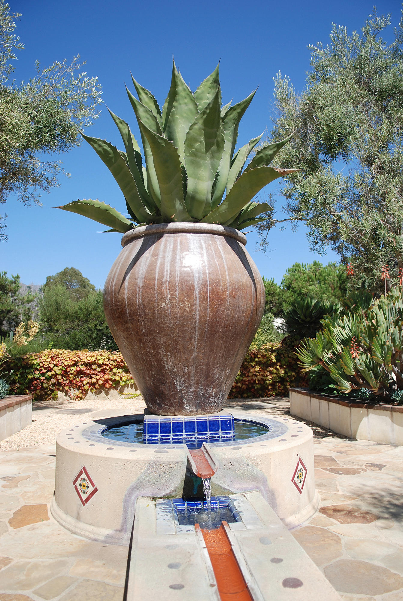 1011 Rinconada Road, Unit E Santa Barbara, CA 93101 - Photo 37 of 48 Courtyard Large Pot