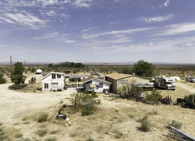 $210,000 | 32800 224th Street, Llano, CA 93544