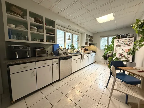 $3,500 | 263 Powder House Boulevard, Unit 1, Somerville, MA 02144