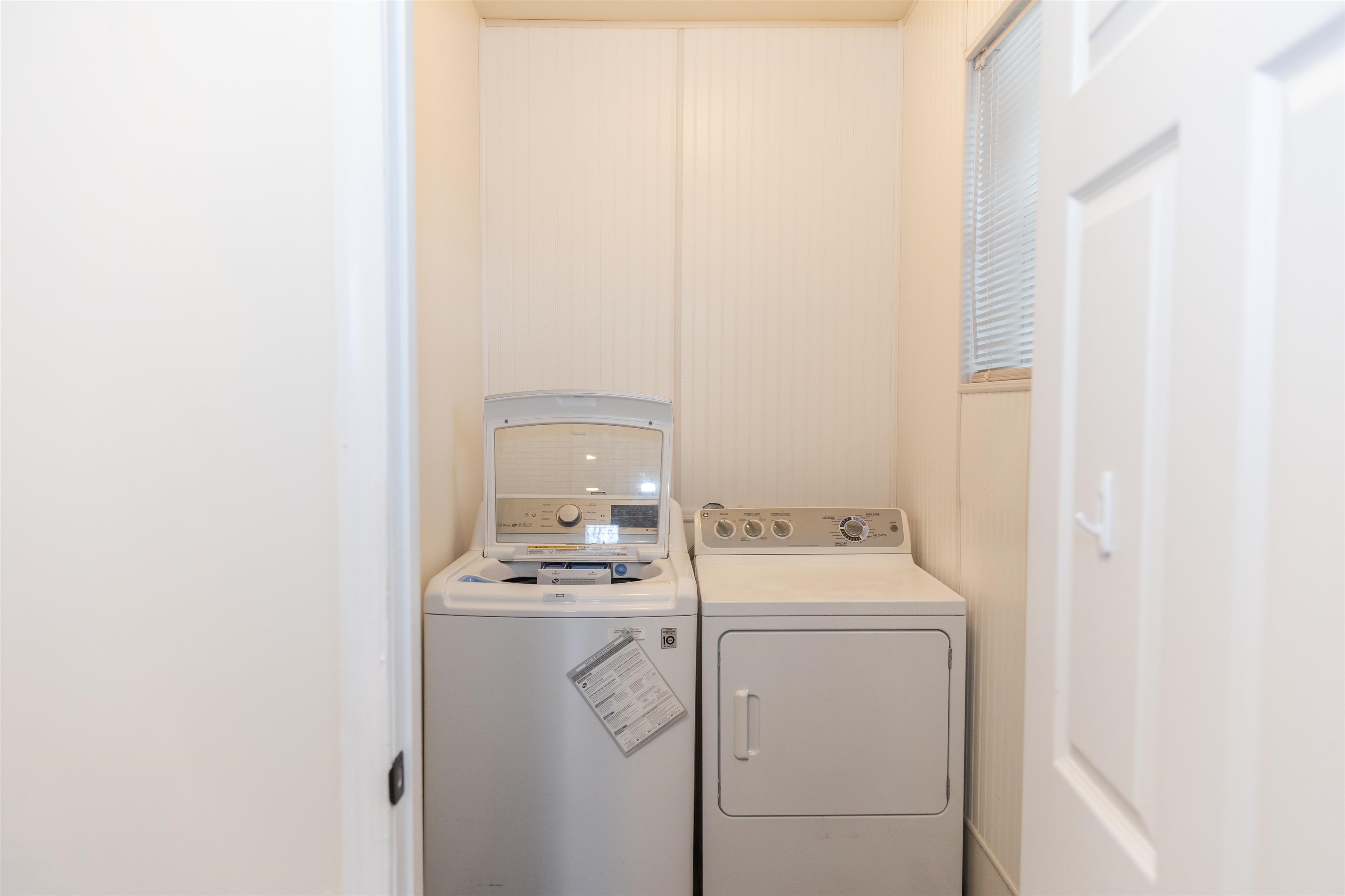 303 Summit Street Lexington, VA 24450 - Photo 26 of 58 a utility room with dryer and washer