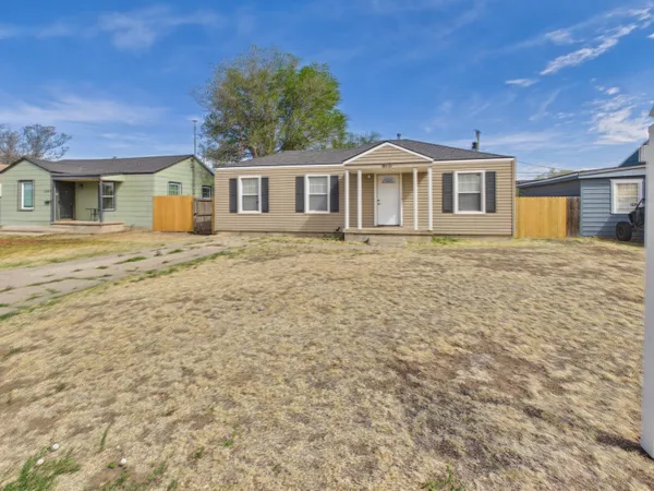 $120,000 | 812 Northeast 2nd Street, Dumas, TX 79029