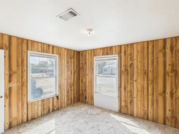 $120,000 | 812 Northeast 2nd Street, Dumas, TX 79029