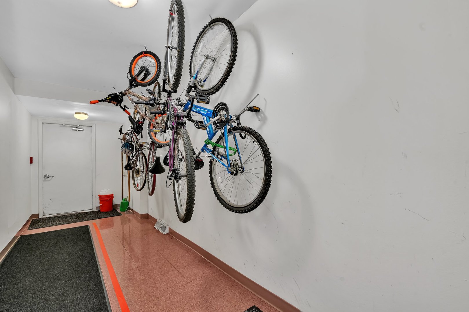 2811 Hobson Road, Unit 6 Woodridge, IL 60517 - Photo 18 of 21 a view of a room with gym equipment