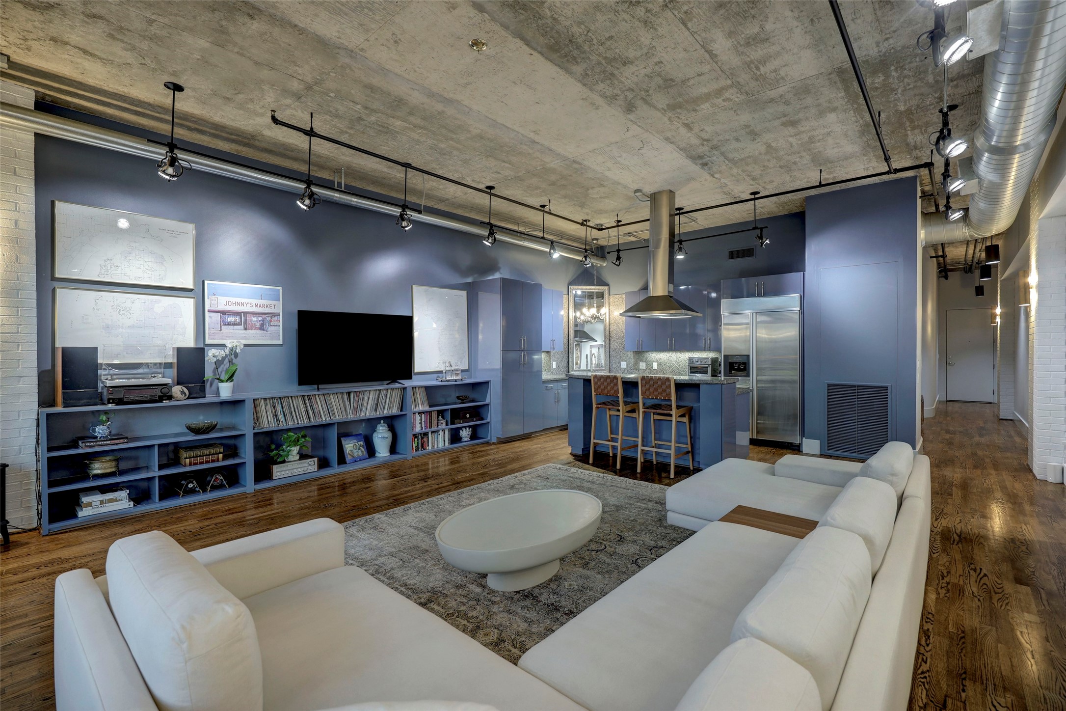 505 Bastrop Street, Unit 305 Houston, TX 77003 - Photo 4 of 15 a living room with furniture and a flat screen tv
