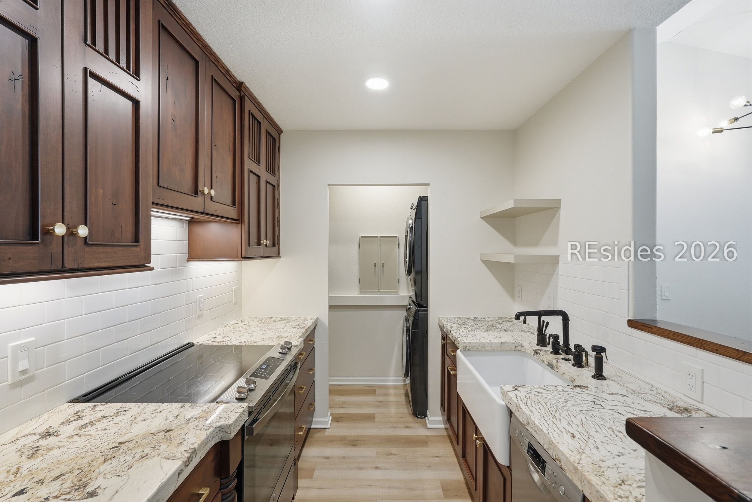 897 Fording Island Road, Unit 1303 Bluffton, SC 29910 - Photo 10 of 48 The kitchen features 2" granite countertops.