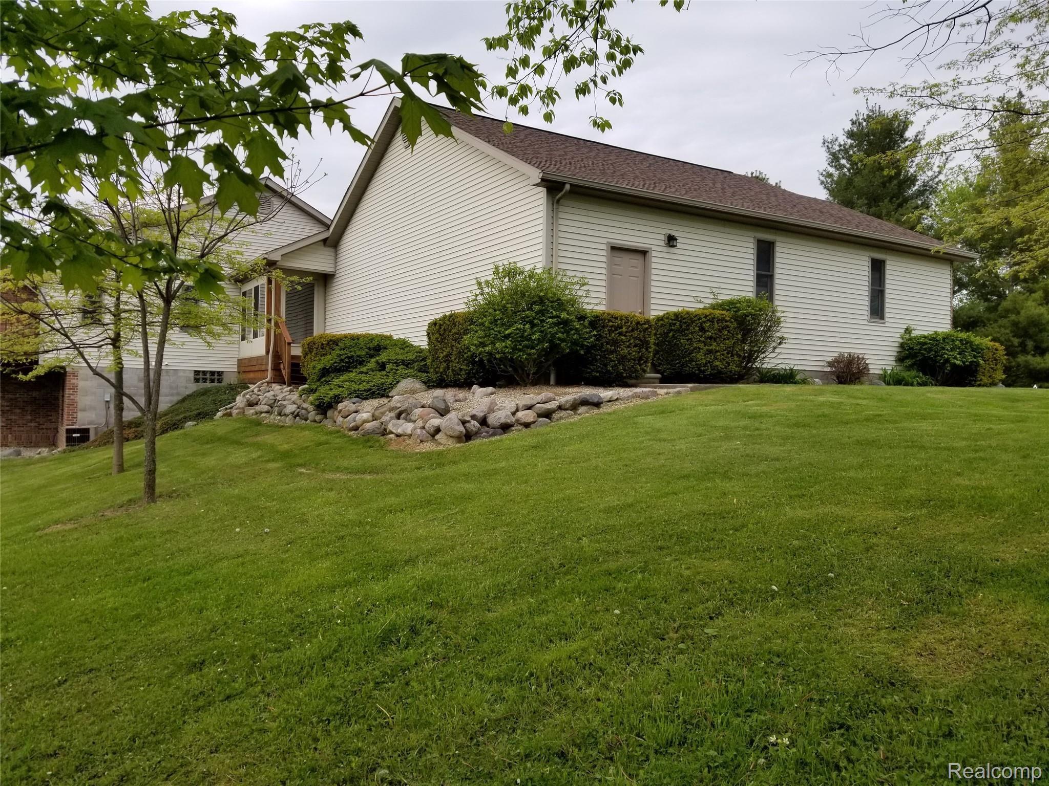 5865 Genesee Road Lapeer, MI 48446 - Photo 9 of 42 20190521_182208.jpg