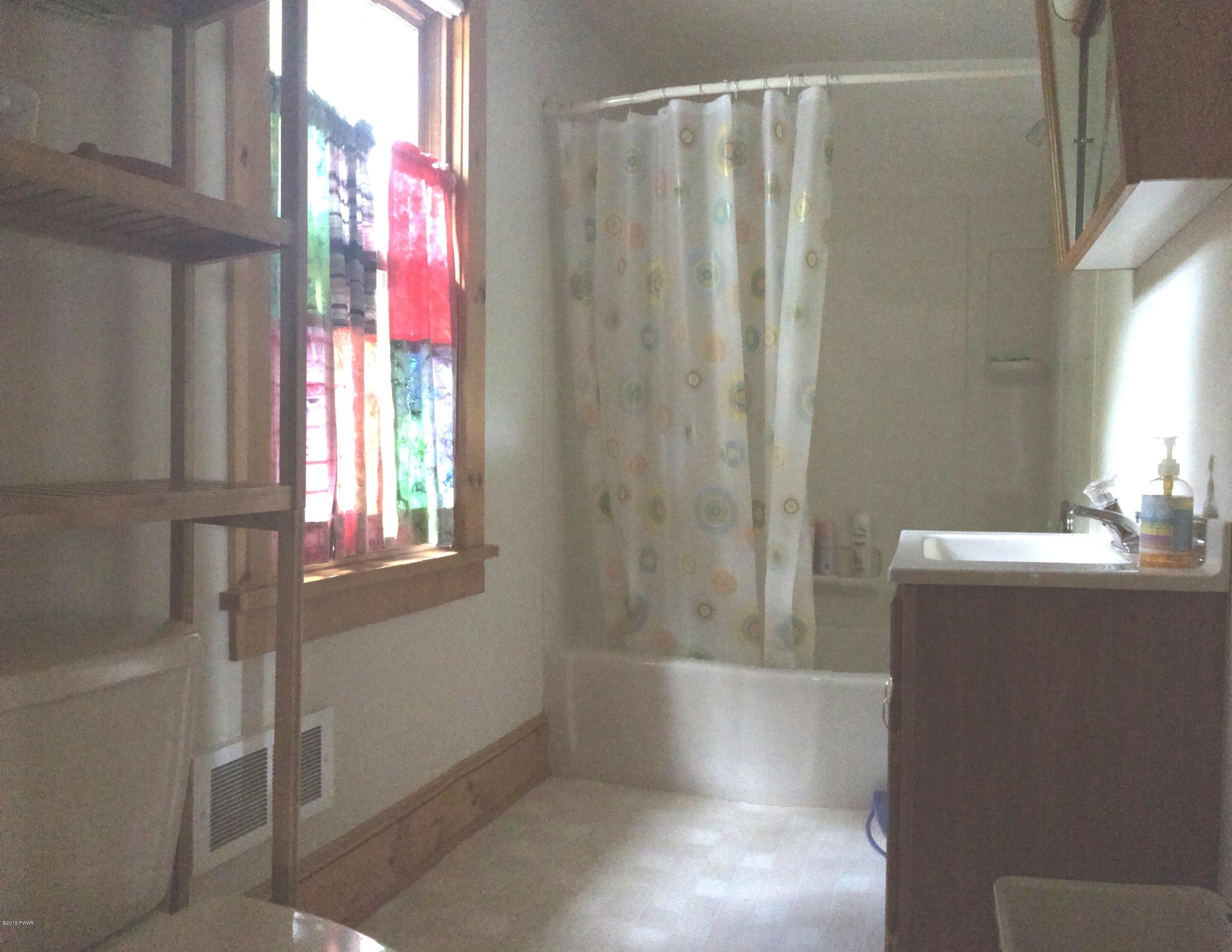 144 Ridgefield Point Road Greentown, PA 18426 - Photo 10 of 11