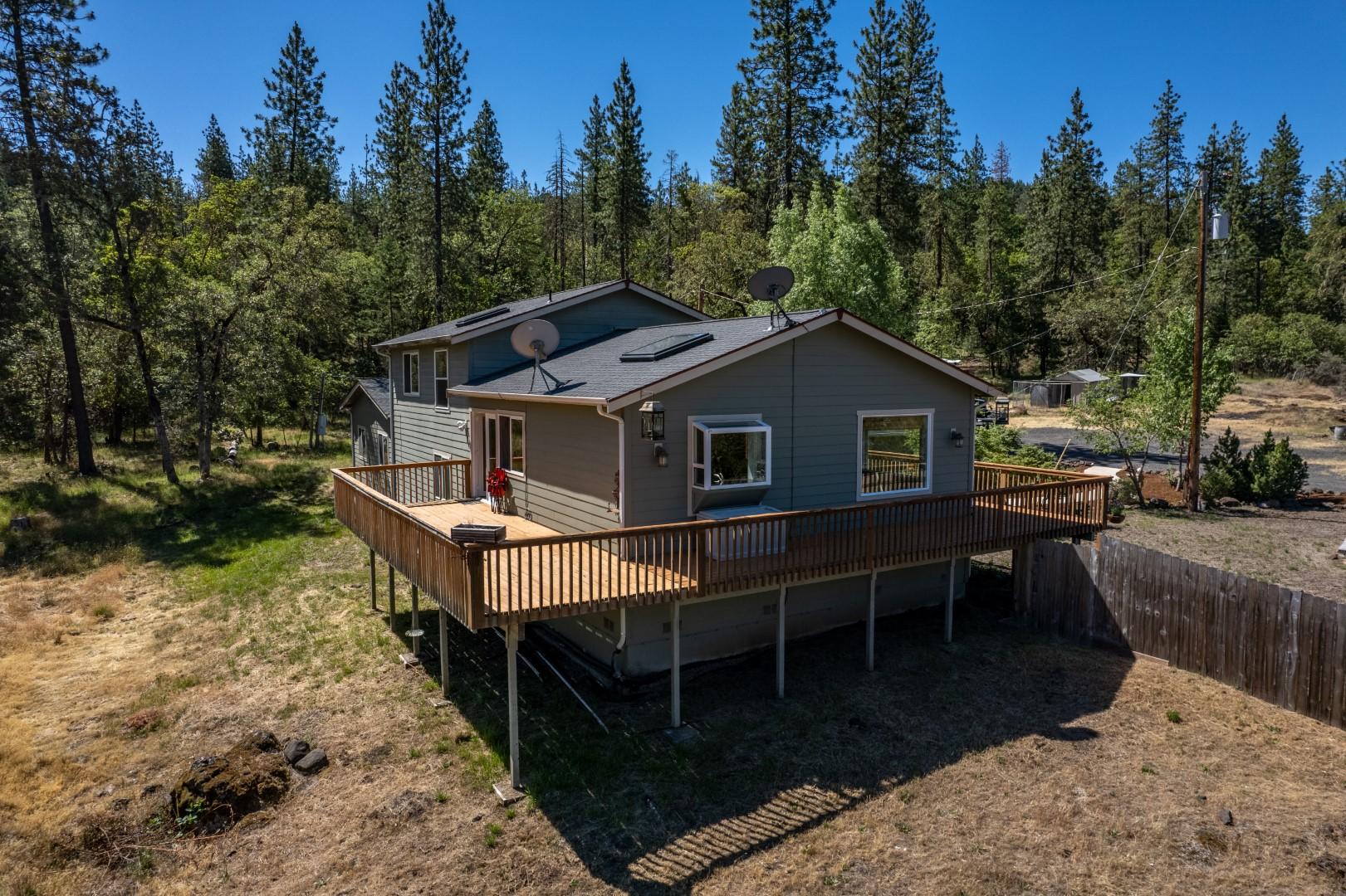 3441 North Obenchain Road Eagle Point, OR 97524 - Photo 2 of 36 2