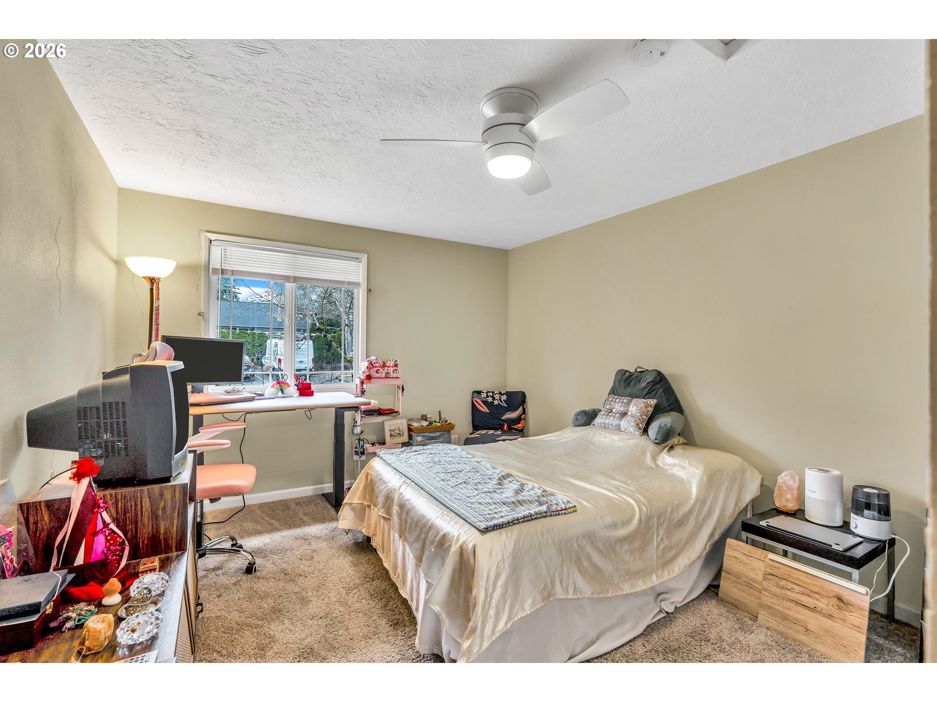 29700 Southwest Courtside Drive, Unit 36 Wilsonville, OR 97070 - Photo 19 of 40 a bedroom with a bed a desk and chair
