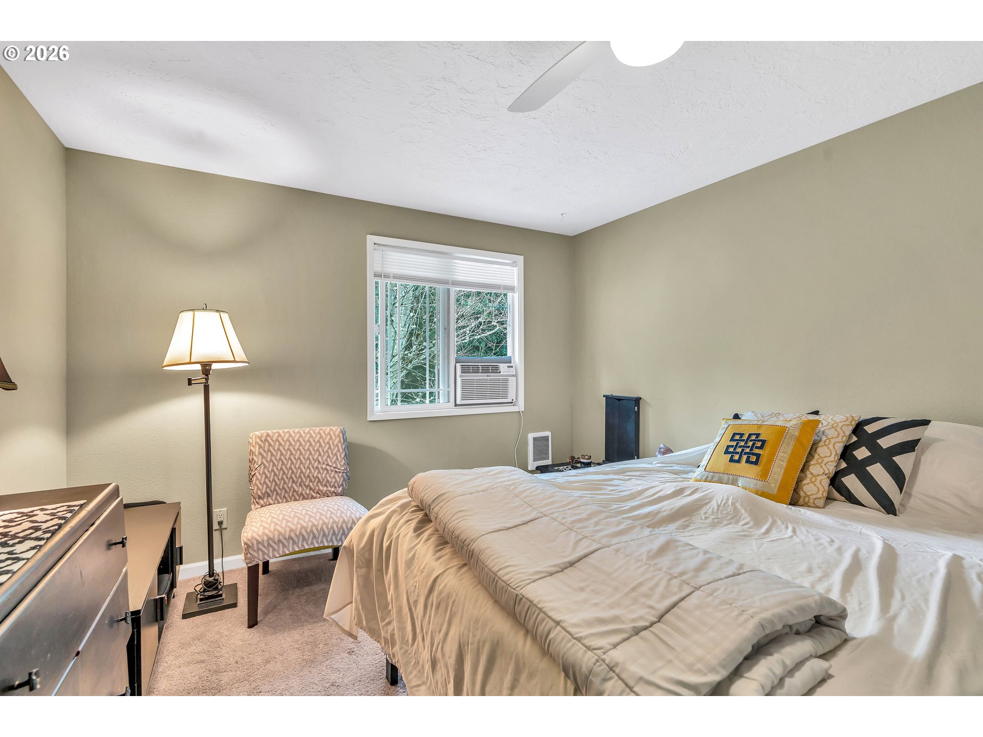 29700 Southwest Courtside Drive, Unit 36 Wilsonville, OR 97070 - Photo 22 of 40 a bedroom with a bed and a lamp