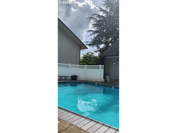 $235,000 | 29700 Southwest Courtside Drive, Unit 36, Wilsonville, OR 97070