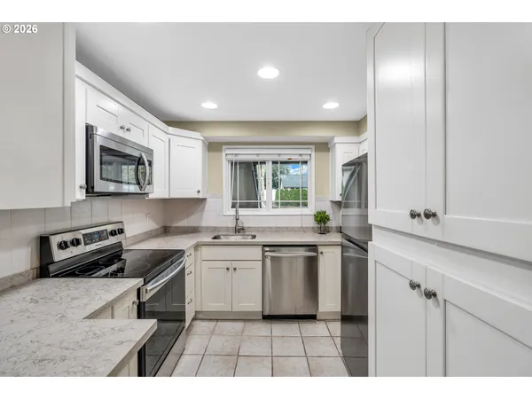 $235,000 | 29700 Southwest Courtside Drive, Unit 36, Wilsonville, OR 97070