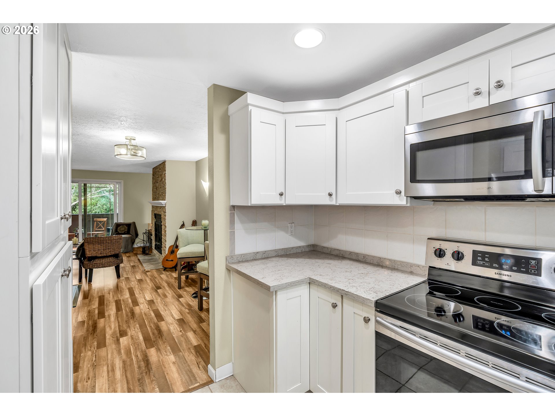 29700 Southwest Courtside Drive, Unit 36 Wilsonville, OR 97070 - Photo 9 of 40 a kitchen with a stove and a microwave
