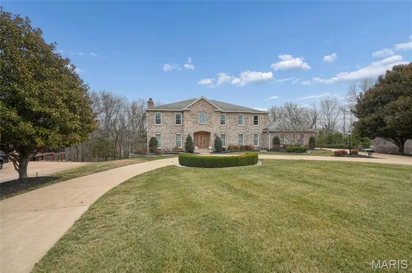 $999,000 | 12856 Pointe Drive, Sunset Hills, MO 63127