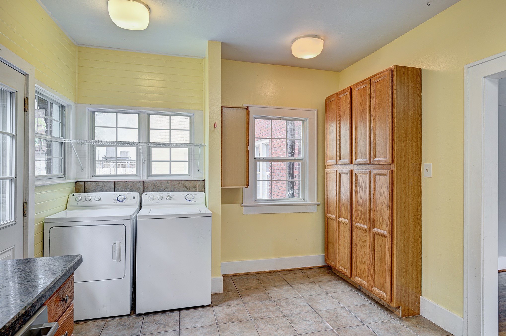 512 West Pierce Street Houston, TX 77019 - Photo 6 of 21 Kitchen and Laundry Combo.