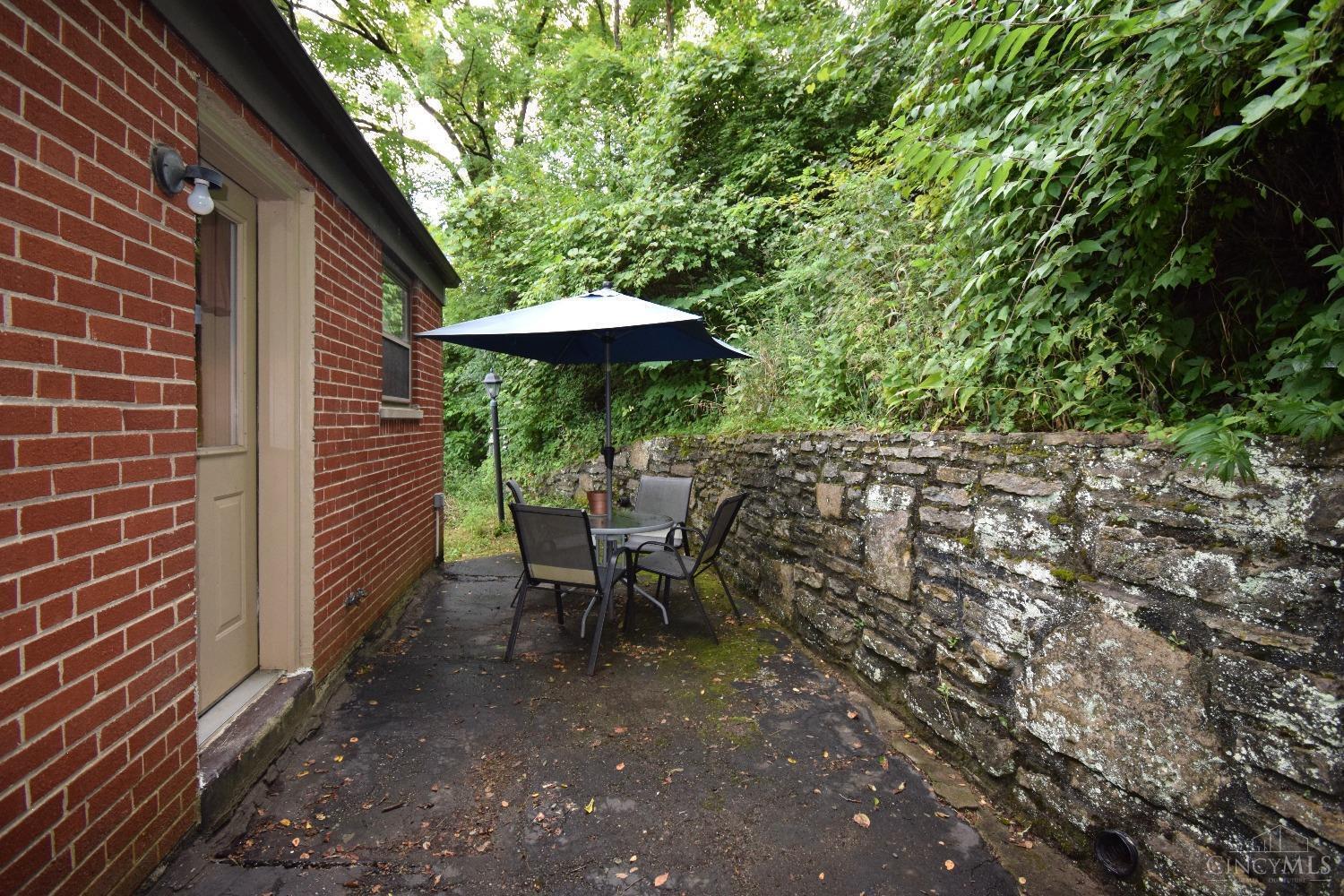 6921 Taylor Road Cincinnati, OH 45248 - Photo 5 of 39