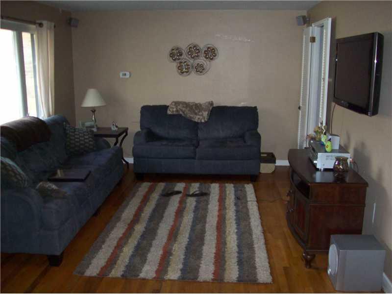 5016 Doyle Road Baldwin, PA 15227 - Photo 2 of 12 Family Room.