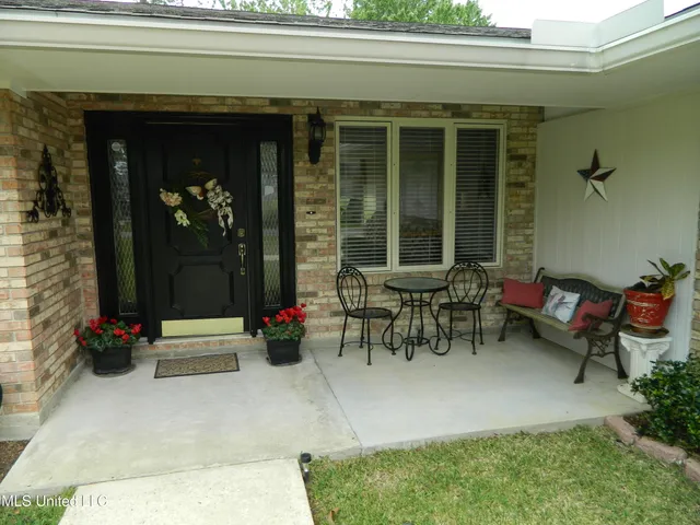 $299,900 | 7922 Lanai Place, Diamondhead, MS 39525