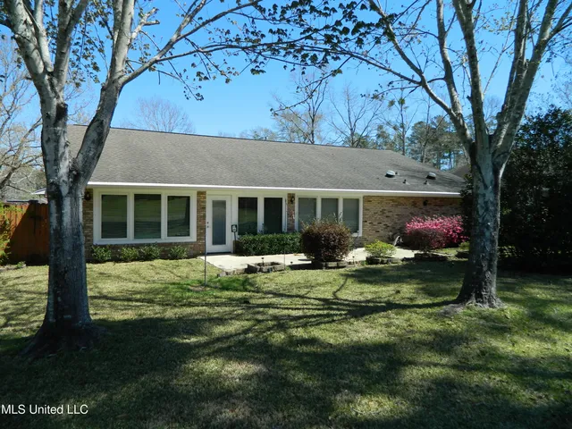$299,900 | 7922 Lanai Place, Diamondhead, MS 39525