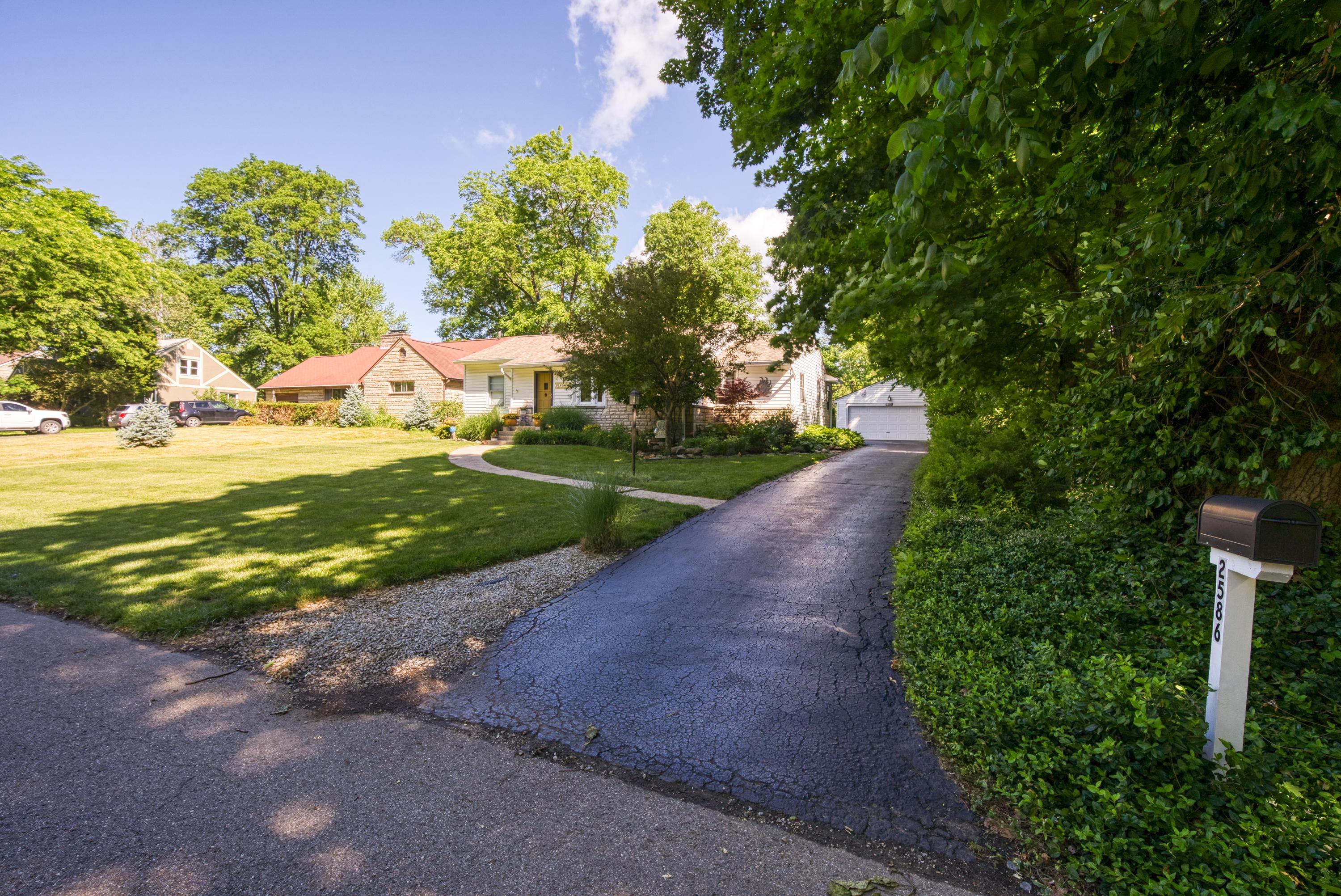 2586 Minerva Lake Road Columbus, OH 43231 - Photo 4 of 69 Gallery Image 4
