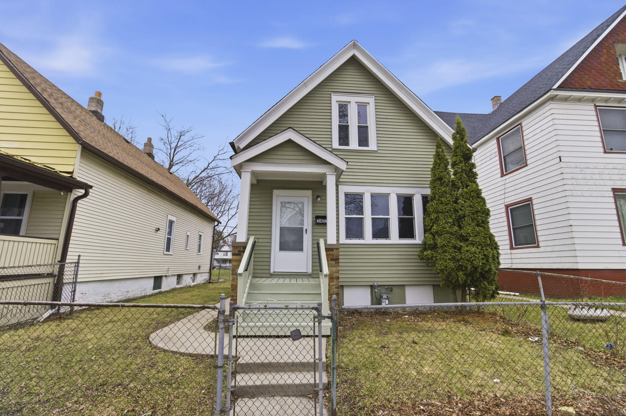2453 North 15th Street Milwaukee, WI 53206 - Photo 1 of 33 1-web-or-mls-IMG_9252