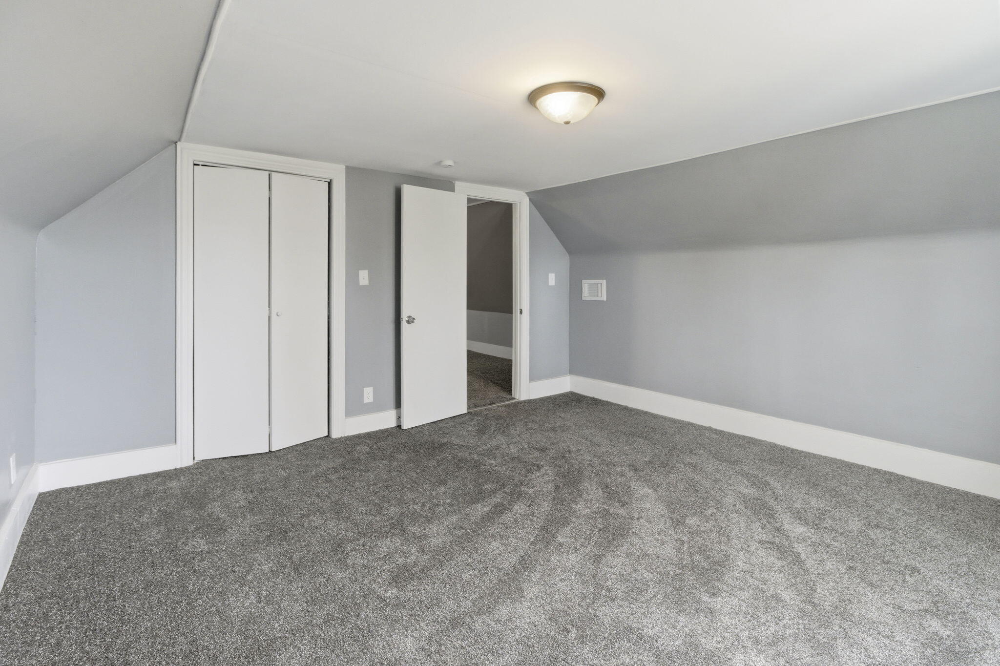 2453 North 15th Street Milwaukee, WI 53206 - Photo 25 of 33 22-web-or-mls-IMG_9207