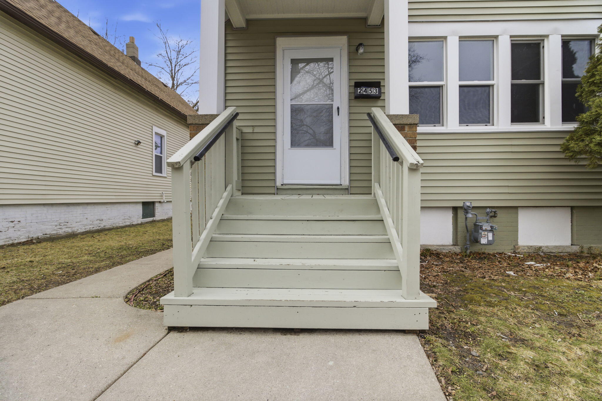 2453 North 15th Street Milwaukee, WI 53206 - Photo 4 of 33 35-web-or-mls-IMG_9246