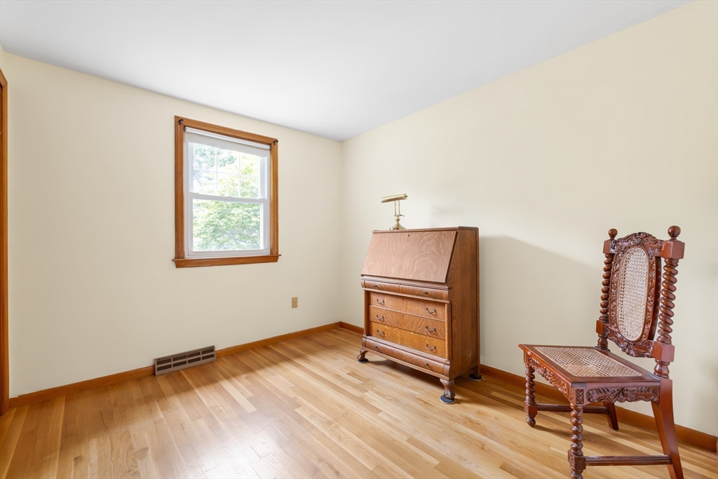 31 Robert Road Holliston, MA 01746 - Photo 17 of 28 Gallery Image 17