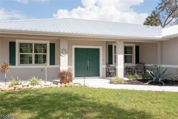 a view of a house with outdoor space