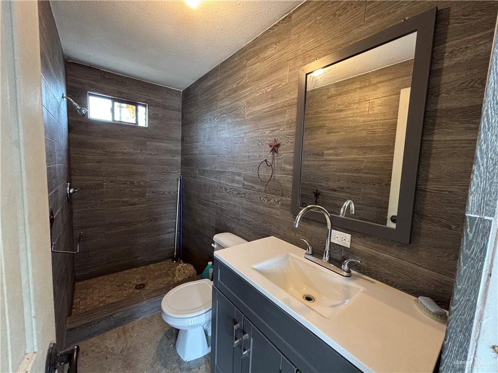 45 Zinnia Street Rio Grande City, TX 78582 - Photo 27 of 31 a bathroom with a sink a toilet and shower
