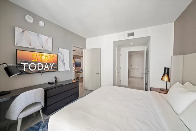 $6,000 | South Central Beach, Hollywood, FL 33019