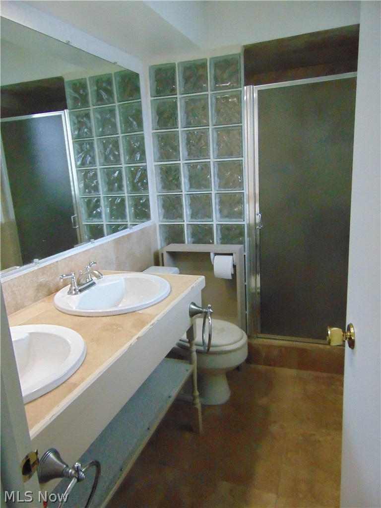 1913 Winchester Road Cleveland, OH 44124 - Photo 9 of 15