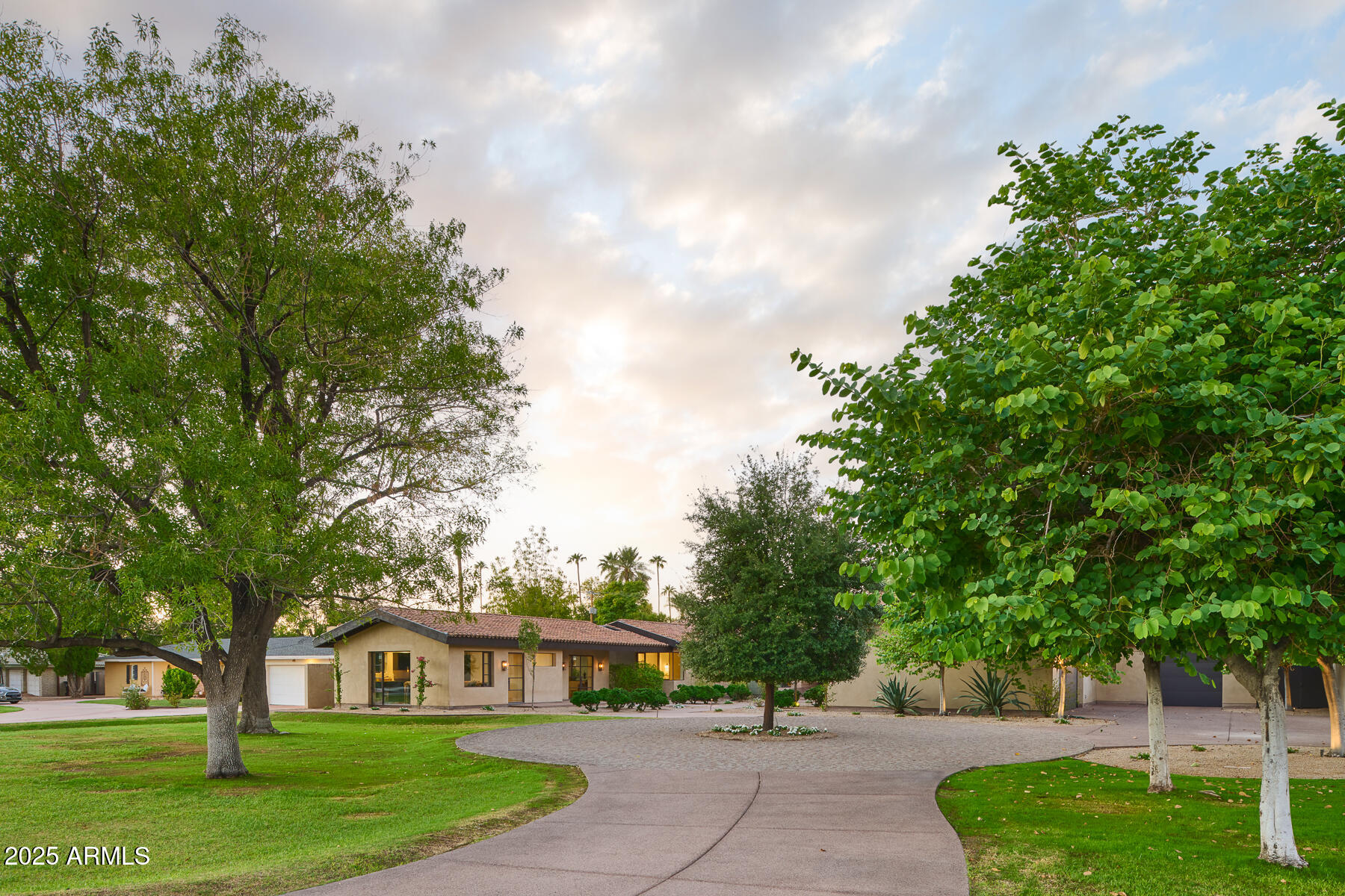 514 West Rose Lane Phoenix, AZ 85013 - Photo 2 of 64 Front Circle Drive