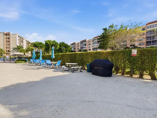 a view of a living room and kitchen